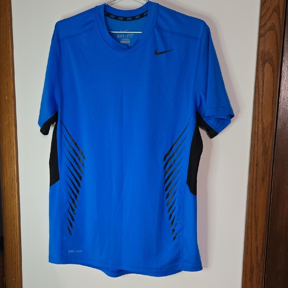 Nike Men's Short Sleeve Blue and Black Tee Size M
